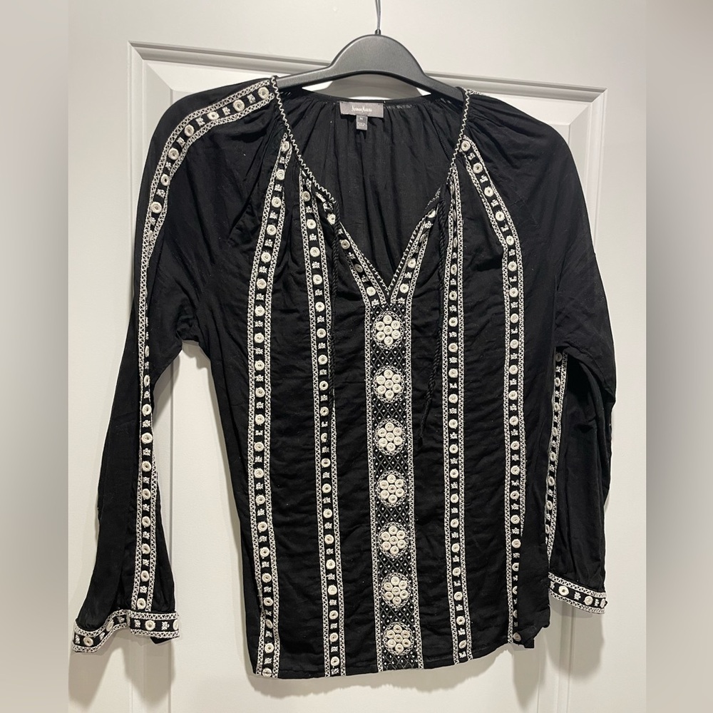 Neiman Marcus Embroidered Top Size M